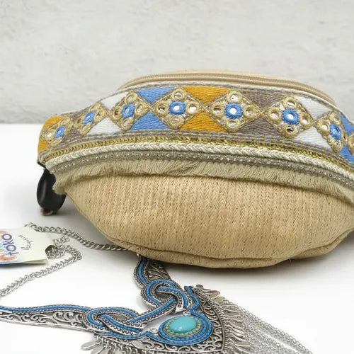 Riñonera Bordada Estilo Folk Beige Bordado