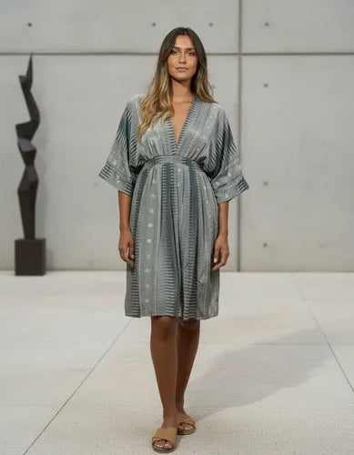 Vestido De Seda Hindú Corto Amplio Mod. 41 Gris Oscuro Estampado Único