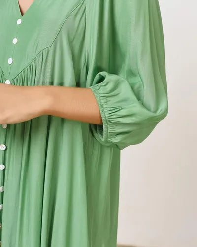 Vestido De Simil Seda Con Botones Verde Liso Único