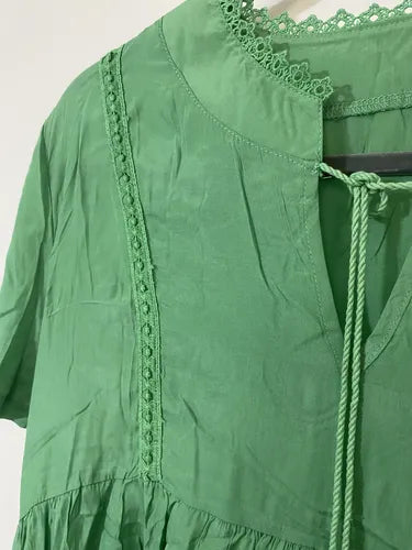 Vestido De Simil Seda Con Puntillas Amplio Verde Liso Único