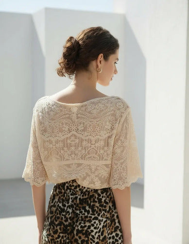 Blusa De Gasa Labrada Corta