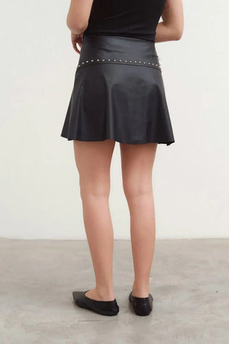 Mini Pollera Evasé Eco Cuero Negro Lisa 38