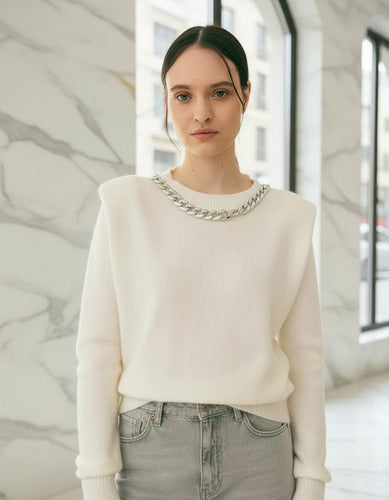 Sweater  Tejido Con Hombreras Y Cuello Cadena