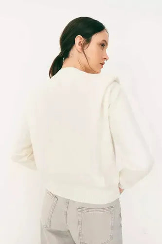 Sweater  Tejido Con Hombreras Y Cuello Cadena