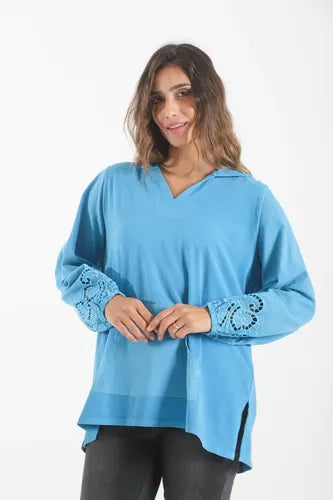 Buzo Liviano Mangas Bordadas Modelo Amplio Único Turquesa Liso