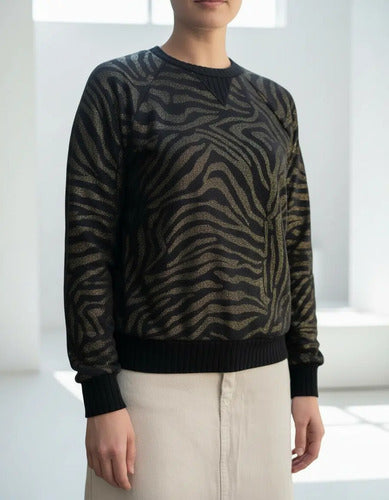 Buzo Con Diseño Lurex Único Negro Con Dorado