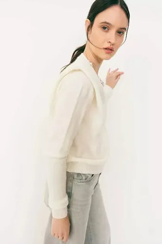 Sweater  Tejido Con Hombreras Y Cuello Cadena