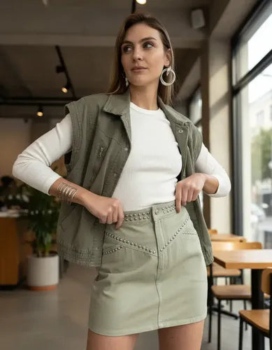 Mini Pollera De Gabardina Con Tachas
