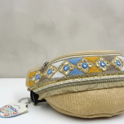 Riñonera Bordada Estilo Folk Beige Bordado