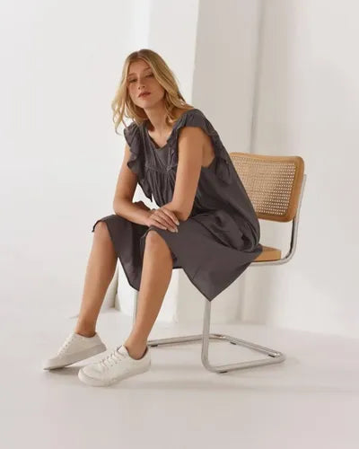 Vestido Sin Mangas De Simil Seda Gris Lisa Único