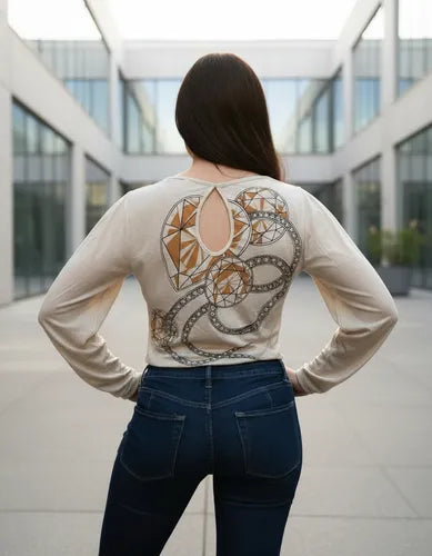 Remera Manga Larga  Diseño Vestite Y Andate Beige 2 Espalda Estampada