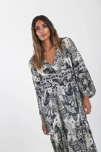 Vestido De Seda Hindú Largo Modelo Amplio Mod. 30 Blanco Con Negro Estampado Único