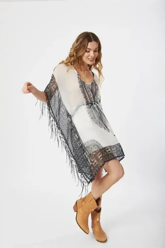 Blusa De Gasa Estampada Tipo Poncho Grande Blanco Con Negro Único