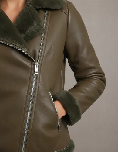 Campera Gamulán De Mujer Eco Cuero Con Piel Talle Amplio Verde Musgo 3xl Liso