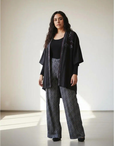 Saco Kimono Gamuzado Bordado Talle Amplio Negro L