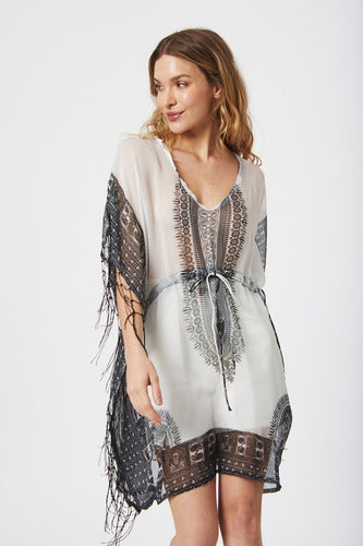 Blusa De Gasa Estampada Tipo Poncho Grande Blanco Con Negro Único
