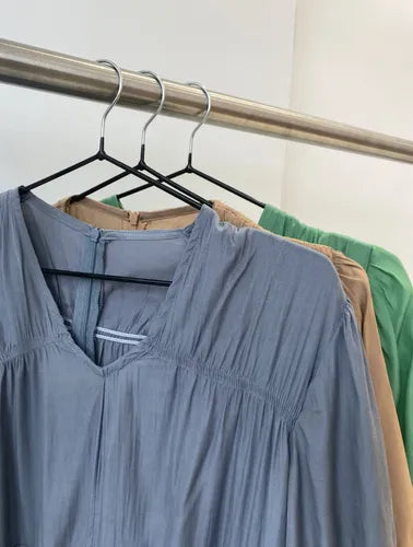 Vestido De Simil Seda Largo Con Bolsillos Verde Liso Único