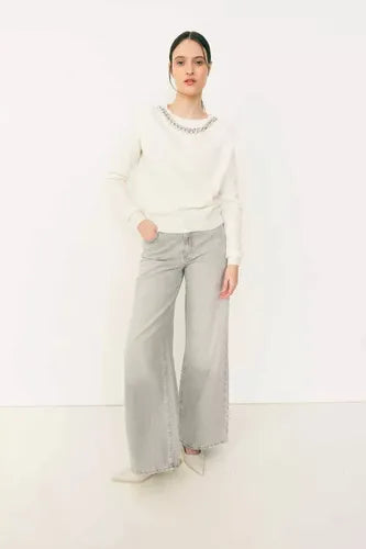 Sweater  Tejido Con Hombreras Y Cuello Cadena