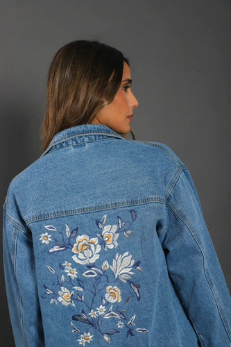 Campera De Jean Bordada Modelo Amplio Azul Único Liso