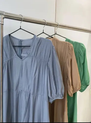 Vestido De Simil Seda Largo Con Bolsillos Verde Liso Único