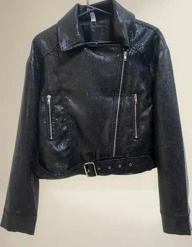 Campera Tipo Biker Corta Textura Reptil Negro 40 Lisa