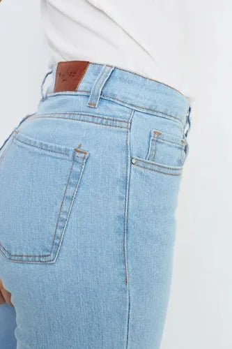 Pantalón Jeans Celeste Ancho Tajos Celeste Liso 40
