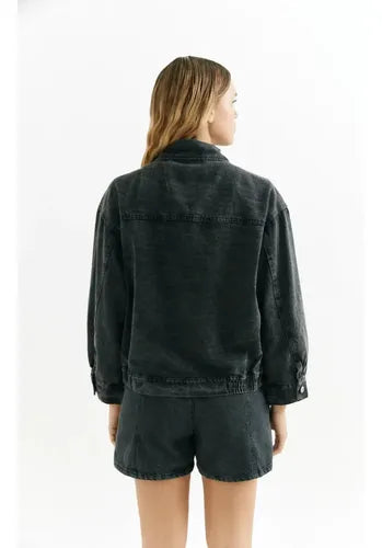 Campera De Gabardina Con Cierre Oversize Modelo Amplio