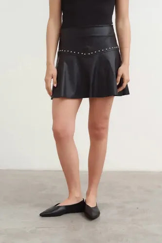 Mini Pollera Evasé Eco Cuero Negro Lisa 38