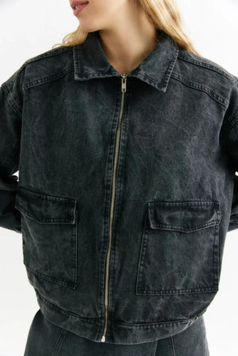 Campera De Gabardina Con Cierre Oversize Modelo Amplio