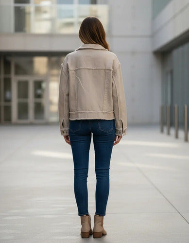 Campera De Gabardina Desflecada Modelo Amplio Beige 42 Lisa