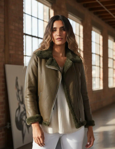Campera Gamulán De Mujer Eco Cuero Con Piel Talle Amplio Verde Musgo 3xl Liso
