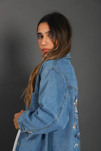 Campera De Jean Bordada Modelo Amplio Azul Único Liso