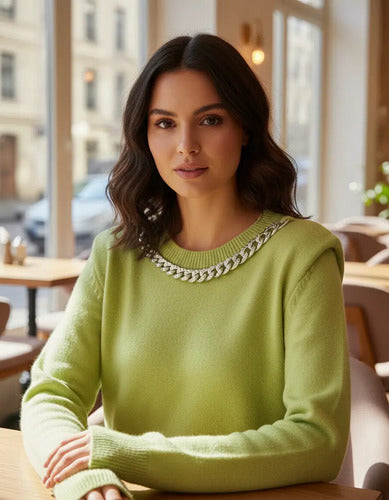 Sweater  Tejido Con Hombreras Y Cuello Cadena