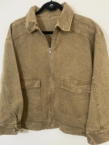Campera De Gabardina Con Cierre Oversize Modelo Amplio