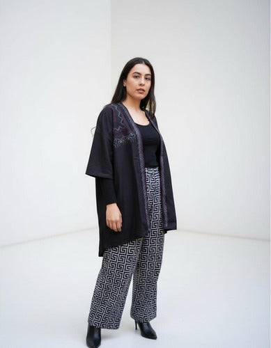Saco Kimono Gamuzado Bordado Talle Amplio Negro L