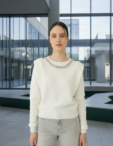 Sweater  Tejido Con Hombreras Y Cuello Cadena