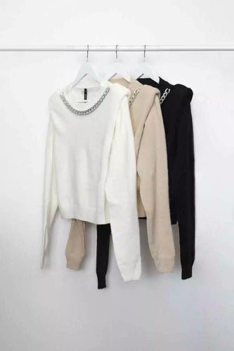 Sweater  Tejido Con Hombreras Y Cuello Cadena