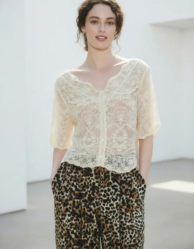 Blusa De Gasa Labrada Corta
