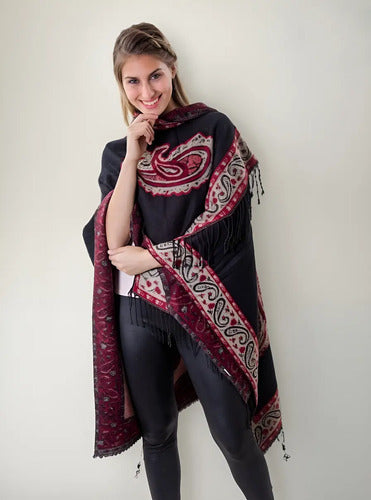 Ruanas Ponchos Grandes De Lanilla Divinos Tipo Rapsodia Vars Negro Lanilla U