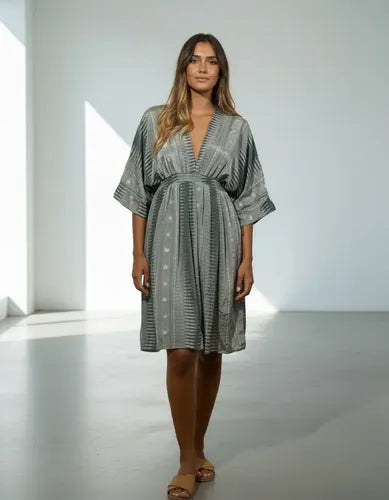 Vestido De Seda Hindú Corto Amplio Mod. 41 Gris Oscuro Estampado Único
