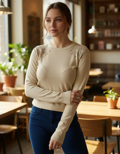 Sweater Con Detalle De Strass En Hombros Importado