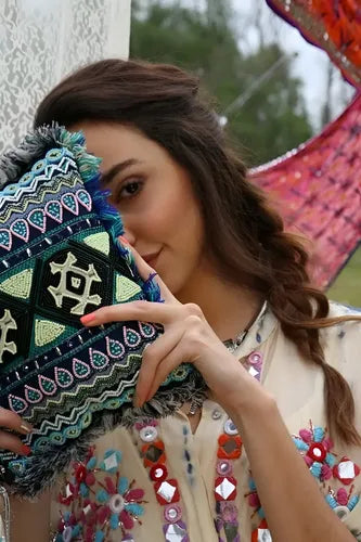 Cartera Bandolera Sobre Importado Bordado Tipo Holi Rapsodia