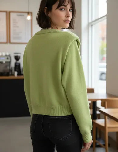 Sweater  Tejido Con Hombreras Y Cuello Cadena
