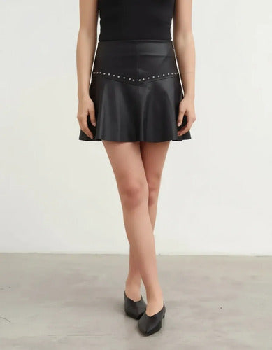 Mini Pollera Evasé Eco Cuero Negro Lisa 38