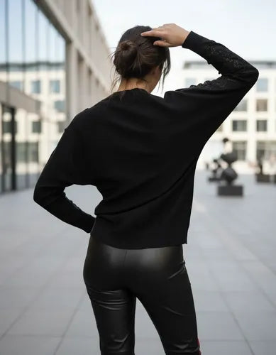 Sweater Con Strass Cod. 77 Negro Liso Único